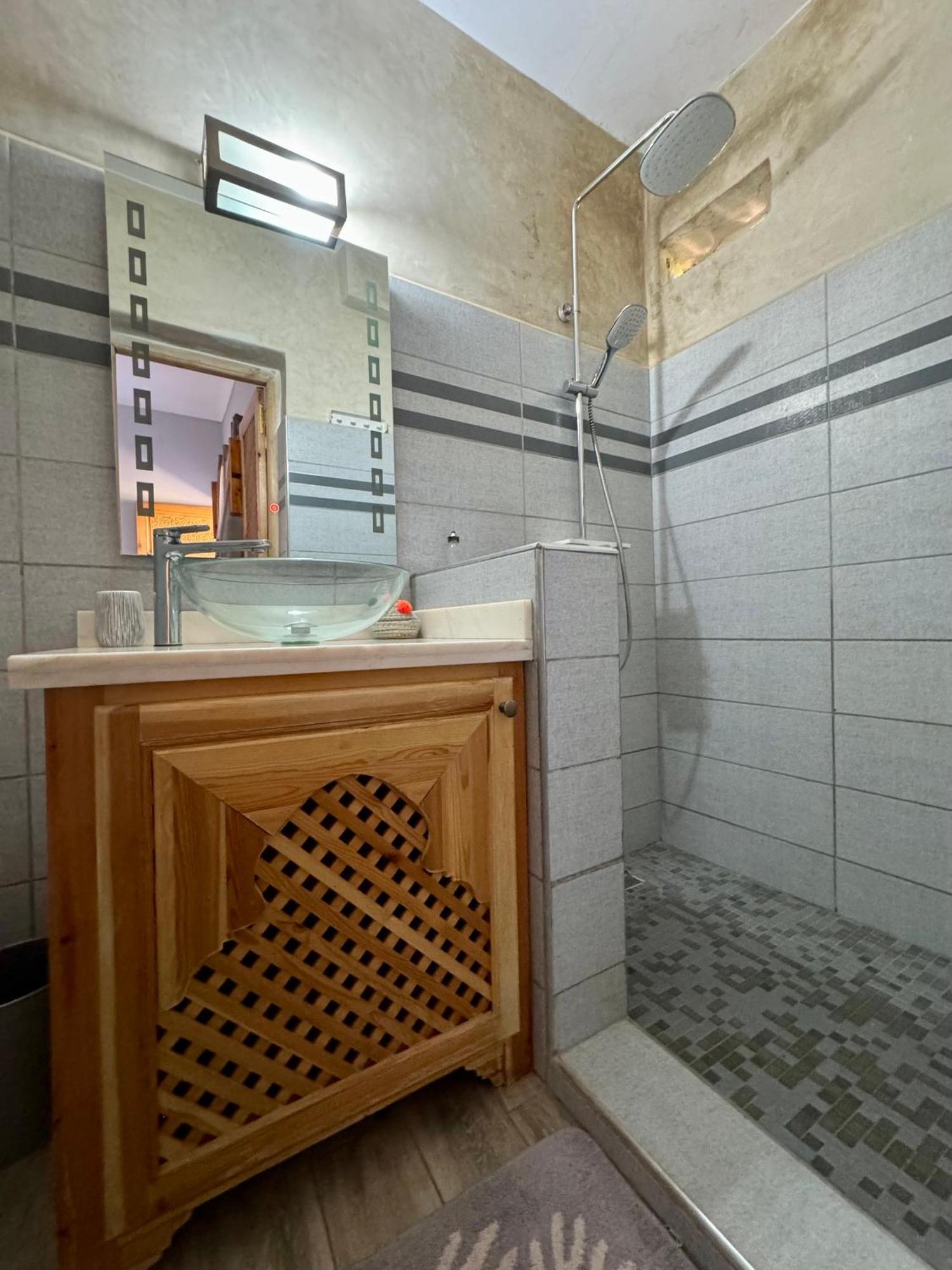 Jenny Lynn Hotel Tazrou ภายนอก รูปภาพ